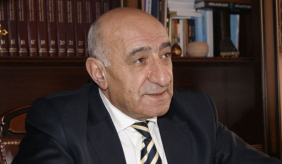 Գլուխը քարով կտա մեկը, որ Գյումրու մանկավարժական ինստիտուտի հետ կատարվածը ինձ հետ կկապի.Վարդևան Գրիգորյան