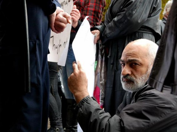 Վարդգես Գասպարին պառկել է դատարանի դիմաց