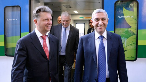 Նոր էլեկտրագնացքի առաջին ուղևորները Հայաստանի և Ռուսաստանի տրանսպորտի նախարարներն են եղել