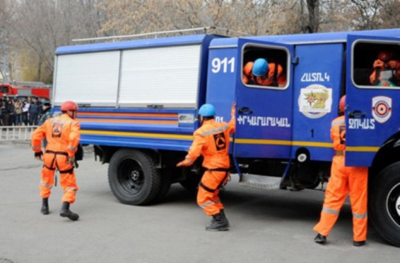 Ստեփանավան-Գյուլագարակ ճանապարհին ծառն ընկել է ընթացքի մեջ գտնվող մեքենայի վրա