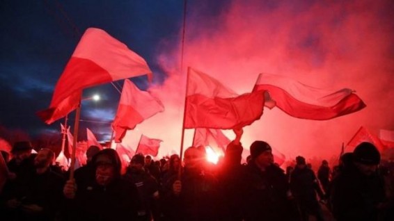 Десятки тысяч националистов вышли на марш в День независимости Польши