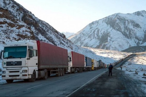 Վերջին 2 օրում Լարսի անցակետը հատել է 2003 տրանսպորտային միջոց. այս պահին 120 բեռնատար դեռ կուտակված է ռուսական կողմում