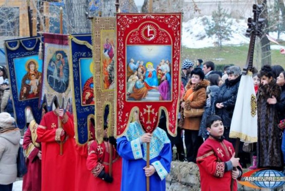 VIDEO: Քայլերթ Երևանում՝ «Սուրբ Սարգսի» «մասնակցությամբ»