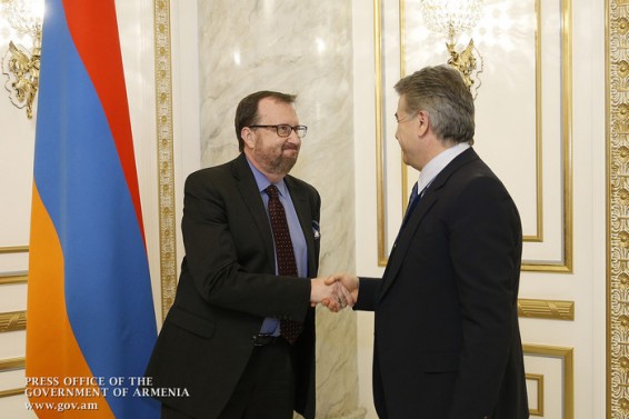 Վարչապետը ևԱՄՆ դեսպանը քննարկել են երկկողմ գործակցությանը վերաբերող հարցեր