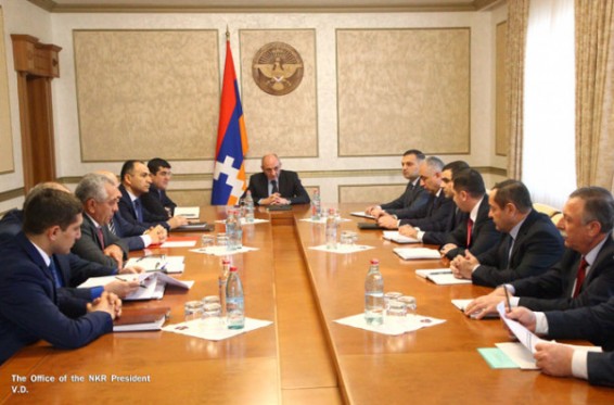 Բակո Սահակյանն աշխատանքային խորհրդակցություն է հրավիրել շրջվարչակազմերի ղեկավարների և Ստեփանակերտի քաղաքապետի մասնակցությամբ