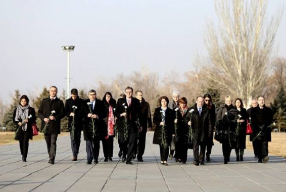 Շվեյցարիայի Ազգային խորհրդի նախագահը հարգանքի տուրք է մատուցել Հայոց ցեղասպանության զոհերի հիշատակին