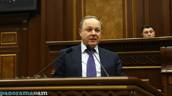 Глава Минздрава Армении ответил на вопрос депутата Армана Сагателяна о внедрении медицинских страховок в рамках соцпакетов