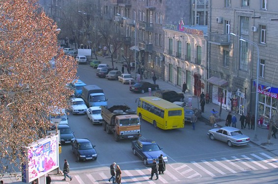 Схема: движение транспорта изменено на одной из ключевых развязок в центре Еревана