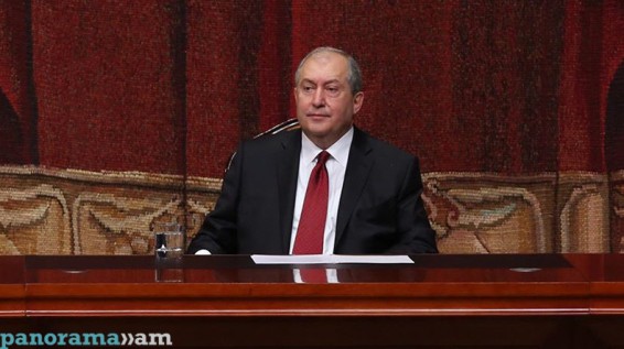 Президент Армении Армен Саркисян принял отставку правительства РА