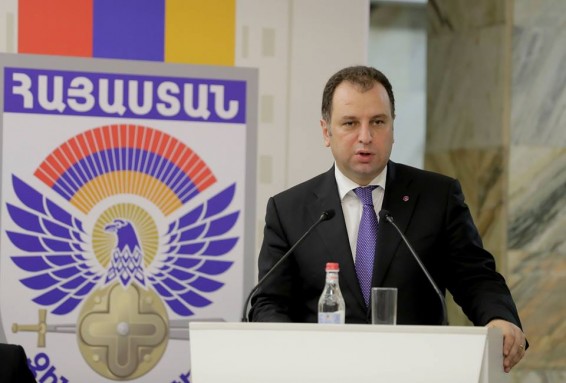 Live.Պաշտպանության նախարար Վիգեն Սարգսյանի ասուլիսը