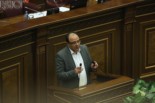 Մի հատ շուրջներդ նայեք՝ ինչ տիպի նպատակներով, ինչ տիպի զանգված կա հավաքվածների մեջ. Կարեն Բեքարյան