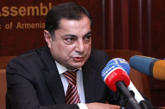 Վանաձորցիները պահանջում են ՀՀԿ խմբակցության ղեկավարը վայր դնի մանդատը