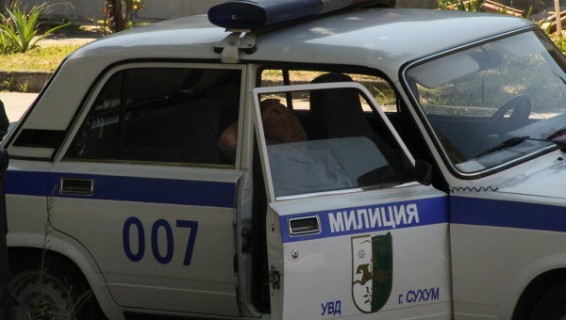 Сотрудники милиции получили побои на акции протеста в Абхази