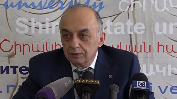 Ректор Ширакского госуниверситета заявил о попытках использовать студентов в личных целях на фоне митингов в Армении