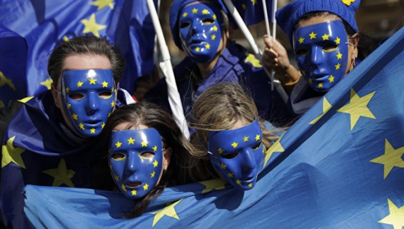 Парламент Шотландии отверг проект о Brexit, создав новые сложности для Мэй
