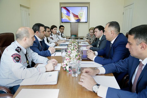 Աջակցել ոստիկանության օպերատիվ կառավարման կենտրոնների վերազինմանը