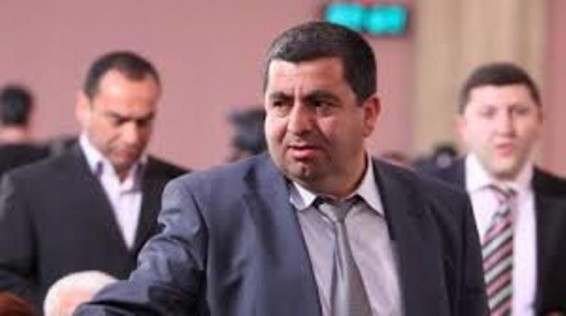 ԱԱԾ-ն խուզարկում է ՀՀԿ-ական Առաքել Մովսիսյանի՝ Շմայսի առանձնատունը