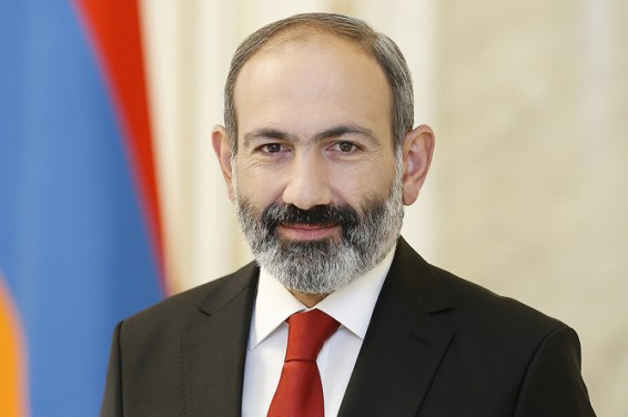 Пашинян намерен развивать тягу к чтению у членов правительства Армении