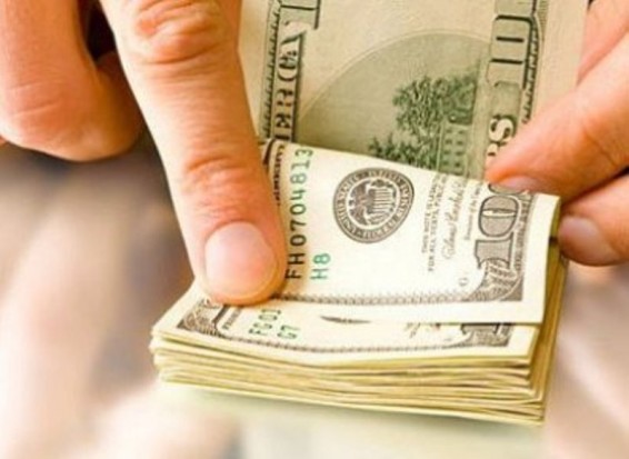 Դոլարի փոխարժեքը նվազում է, եվրոն թանկացել է մոտ 2,5 դրամով