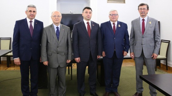 Вице-спикер НС Армении Э.Шармазанов: Основа дружбы армянского и польского народов – христианские ценности