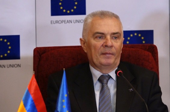 Մենք անելու ենք այն, ինչ կարող ենք, մեզ նոր լարում պետք չէ. ԵՄ դեսպանը՝ Արցախի հարցի մասին