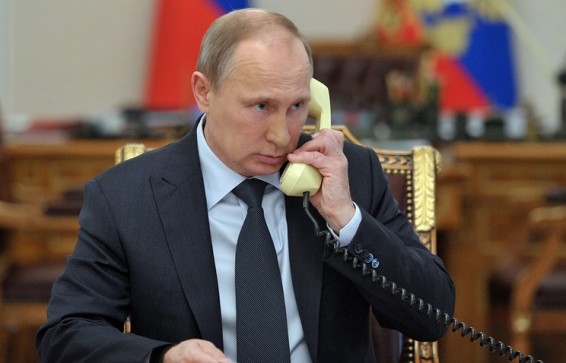 Путин поговорил по телефону с Олландом и Меркель
