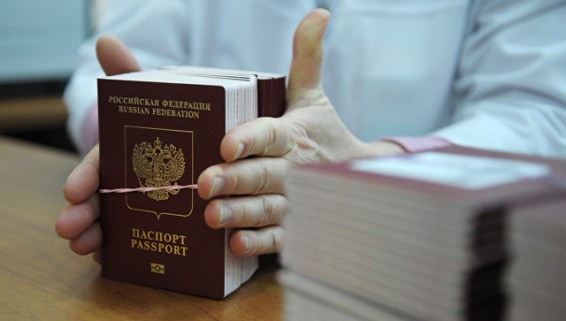 В России выросли пошлины на загранпаспорта и права