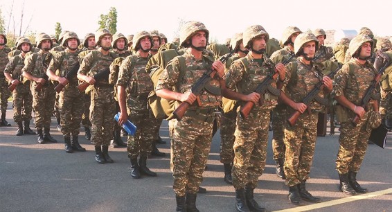 Вторая смена: войска полиции на боевом дежурстве на границе с Азербайджаном - видео
