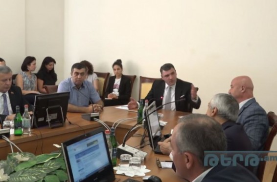 ԱԺ քննիչ հանձնաժողովը ԱԱԾ և ՀՔԾ պետերի հեռախոսազրույցի գաղտնալսման գործը քննելու համար հրավիրելու է միջազգային կառույցների մասնագետների