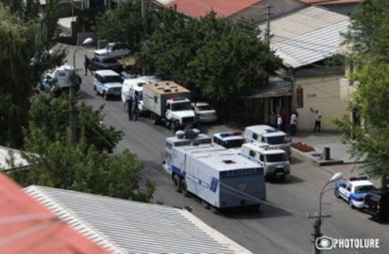 Զինված խմբի անդամներին կոչ ենք անում վայրկյան առաջ հրաժարվել անկանխատեսելի հետևանքներով հղի գործողություններից. ԱԱԿ