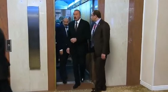 Главы Армении и Азербайджана в одном лифте: «сенсационное» видео от Россия 1