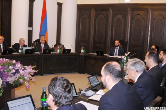 Բժշկական մասնագիտությամբ սովորողներն այսուհետ 5-ի փոխարեն 4 տարի կծառայեն. գործադիրն ընդունեց «Պատիվ ունեմ» ծրագրի մեջ փոփոխությունների նախագիծը