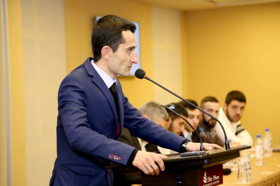 Ամեն ինչ վարի տալով առաջ ենք գնում