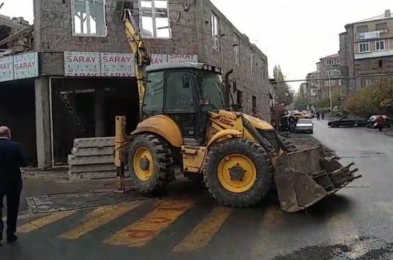 Video. Նոր Նորքում ապամոնտաժվում է ավելի քան 1100քմ ապօրինի կառույց