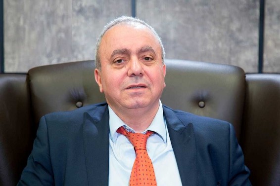 Մենք դեռ կենդանի ենք, պատմությունը կարող եք կեղծել մեզանից հետո. Բագրատյանը՝ «ոչ բանիմաց տնտեսագետներին ու պատմաբաններին»