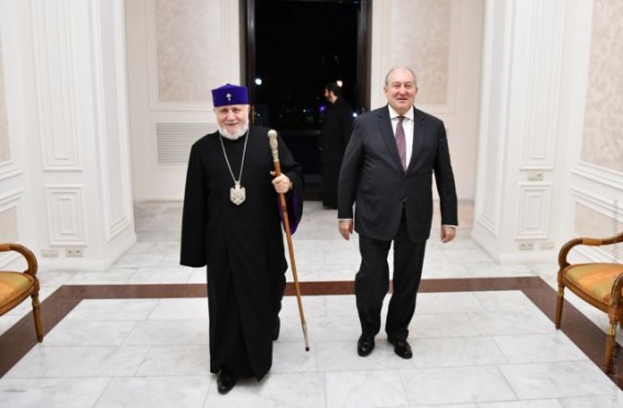 Պաշտոնական Նախագահ Արմեն Սարգսյանը հյուրընկալել է Ն.Ս.Օ.Տ.Տ. Գարեգին Բ Ծայրագույն Պատրիարք և Ամենայն Հայոց Կաթողիկոսին