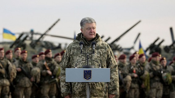 Порошенко подписал указ о введении военного положения на Украине