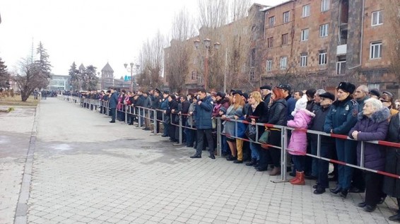 Մարտուն Գրիգորյան. Տո, ա՛յ դիվոտածներ, միջներդ մեկմ չկա՞ր «դուխով», օր կանգներ էս կազմակերպիչին ըսեր՝ էս ինչ կենեք
