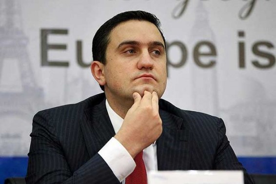 «Կա՛մ ՀՀ քաղաքացիները նորից իրենց խաբված են զգում, կա՛մ…». Արթուր Ղազինյան