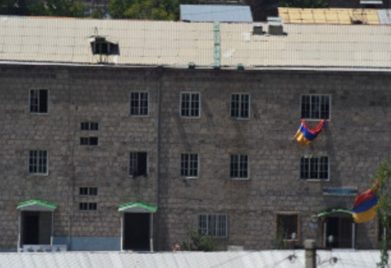 ՀԷՑ-ը չպատասխանեց, թե ինչու է հոսանքազրկել Էրեբունու ոստիկանության ՊՊԾ գնդի շենքը