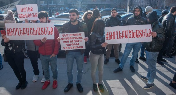 Митинг защитников кальянной индустрии в Ереване: чего требуют протестующие от властей
