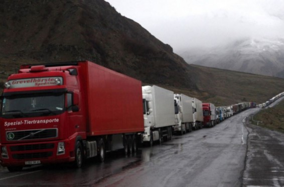 Լարսի ռուսական կողմում կա կուտակված 158 բեռնատար, 79 մարդատար ավտոմեքենա և 1 ավտոբուս