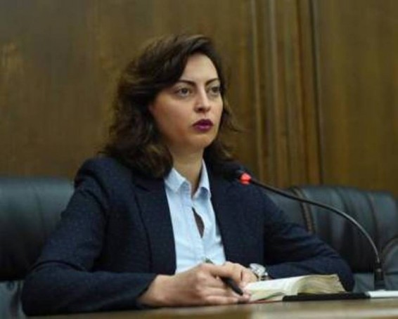 «Հրապարակ». Լենան չի ուզում ասոցացվել Արփինեի հետ. նա ֆիքսել է իր՝ առաջինի կարգավիճակը