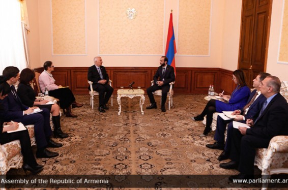 Պյոտր Սվիտալսկու հետ հանդիպմանը ԱԺ նախագահն ընդգծել է ՀՀ քաղաքացիների՝ ԵՄ մուտքի արտոնագրերի դյուրացման երկխոսության մեկնարկի կարևորությունը