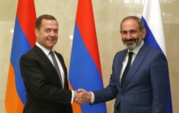 Մեդվեդևն ու Փաշինյանը հանդիպել են Մոսկվայում` հայկական կողմի խնդրանքով