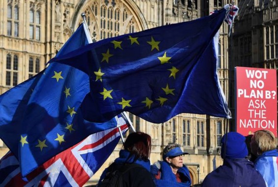FT: Великобритания введет визовый режим для граждан Евросоюза в случае Brexit без сделки