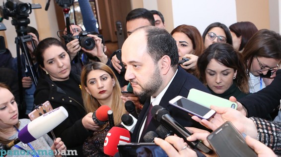Արայիկ Հարությունյանը՝ դպրոցներում առարկաների վերանայման, հոգևորների ներկայության մասին