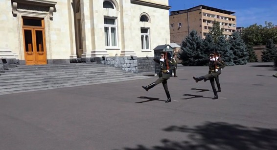 ЧП в Ереване: ограбили резиденцию премьер-министра