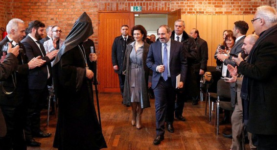 Пашинян рассказал армянской Диаспоре в Кельне об общенациональной миссии и 