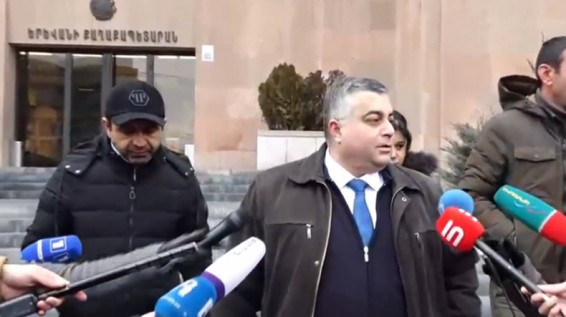 Любители животных вновь проводят акцию протеста: на этот раз перед мэрией Еревана